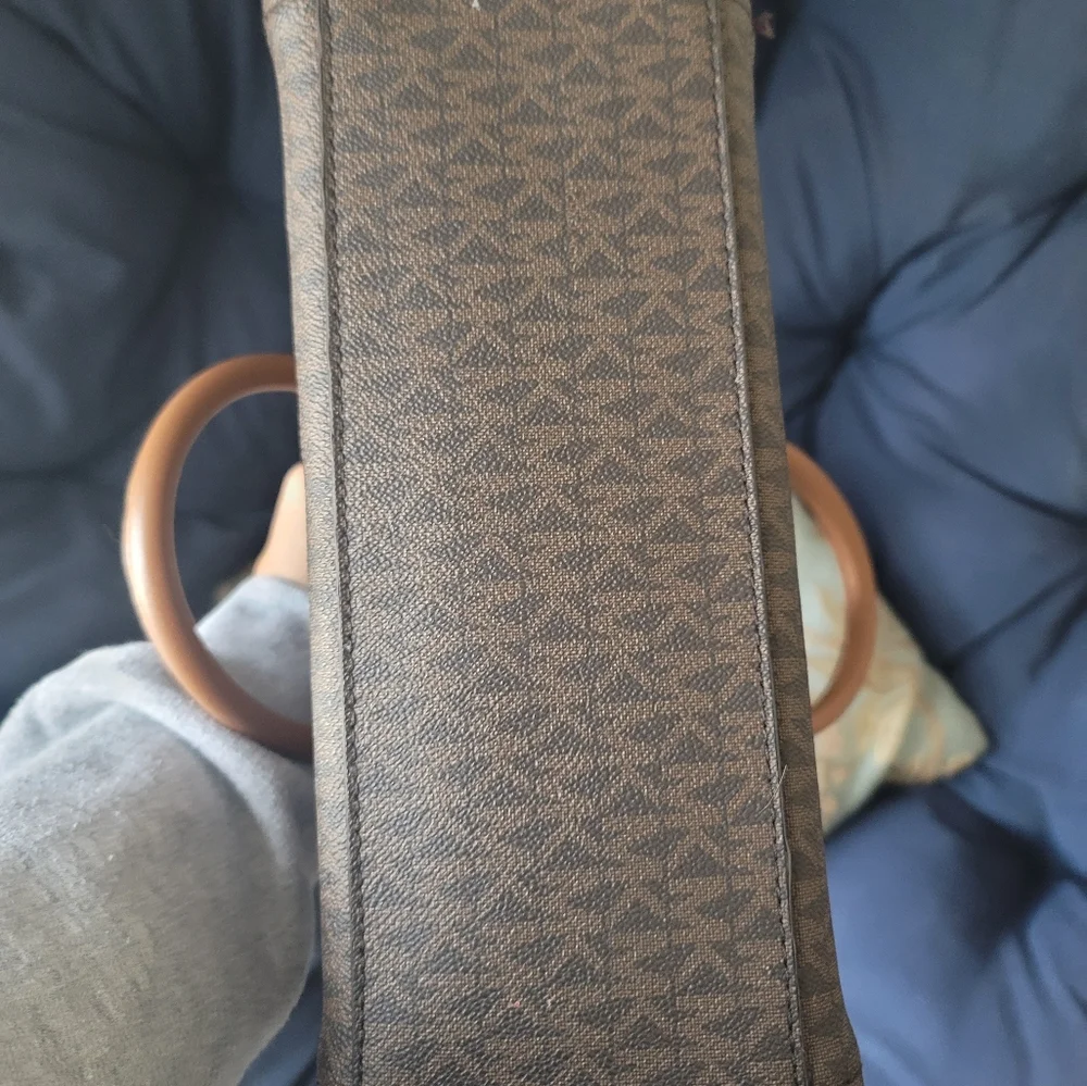 Micheal Kors crossbody - Picture 10 of 11